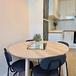 Stunning Flat With Free Parking